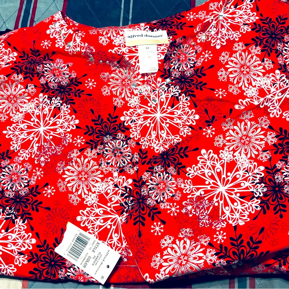 Alfred Dunner Red Snowflake Women's Top